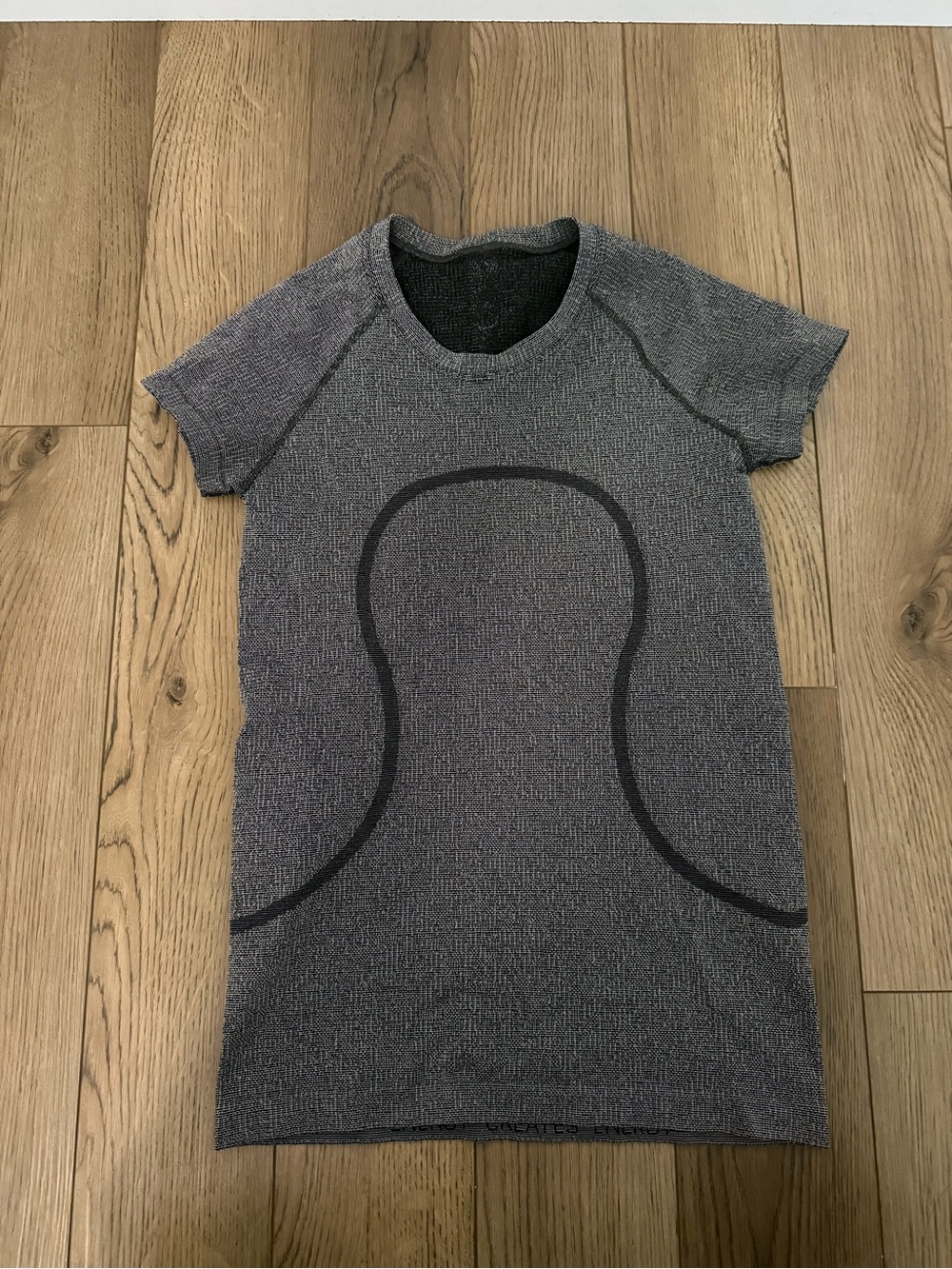 Lululemon Sparkly Swiftly Tech Short Sleeve Shirt - Heathered Gray, Size 6
